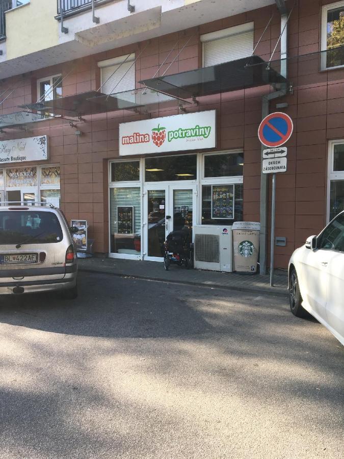 Brand New Apartment. Parking Spot Included! Bratislava Buitenkant foto