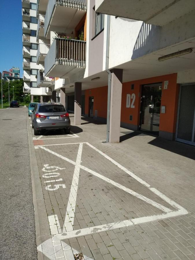 Brand New Apartment. Parking Spot Included! Bratislava Buitenkant foto